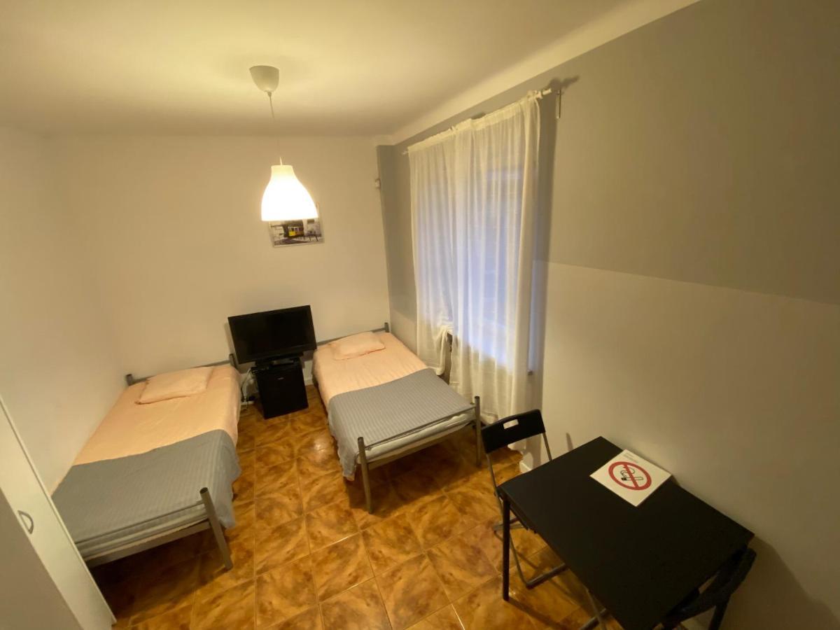Modlinska 267 No 2 Kwatera prywatna
